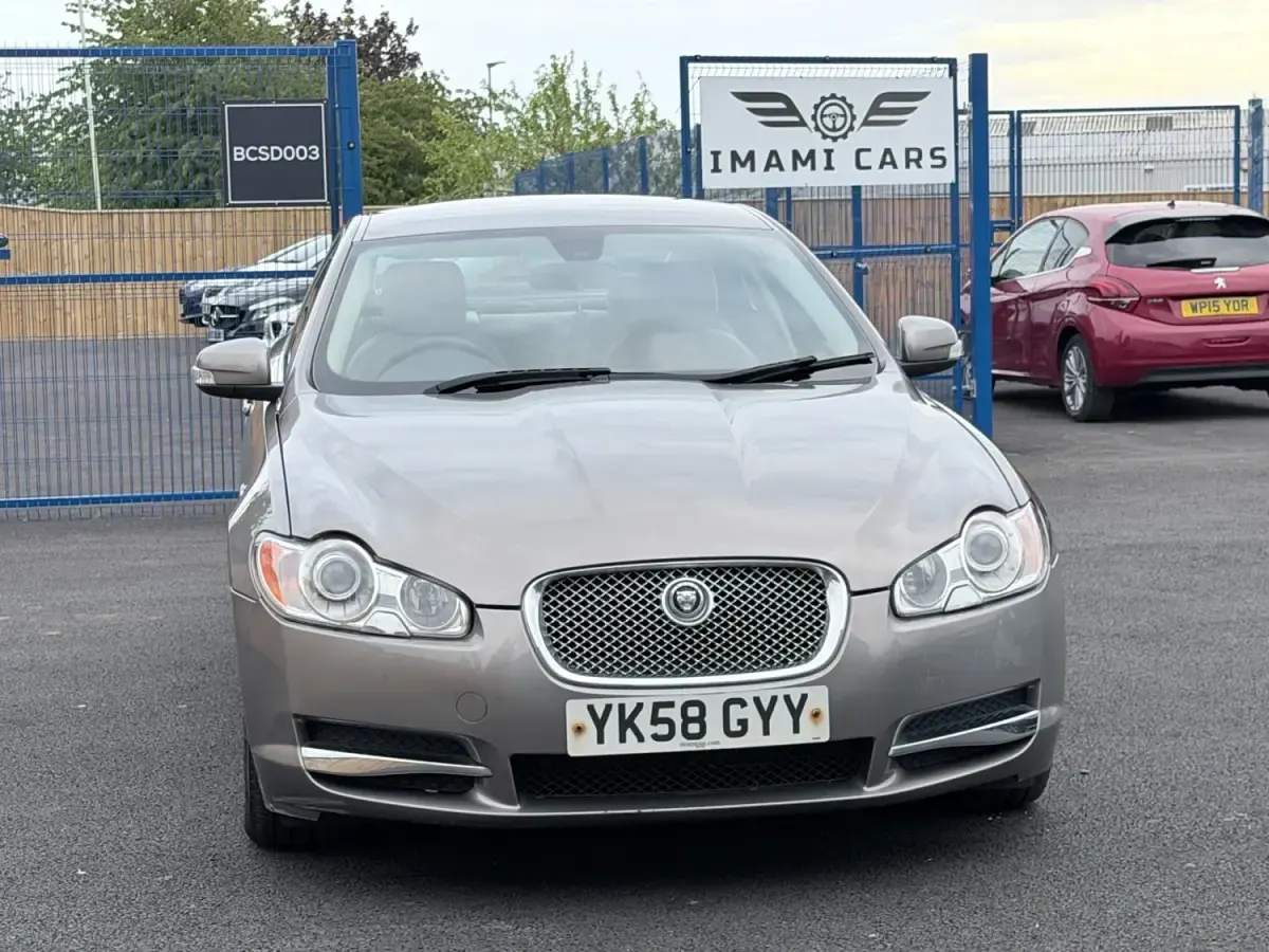 Usado Jaguar XF Luxury 207 HP (152 kW) 2008 Cinzento Sedan