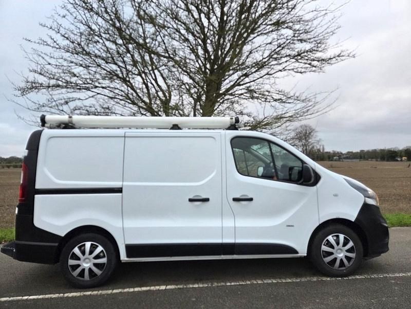 Used Vauxhall Vivaro 90 HP (66 kW) 2016 White MPV