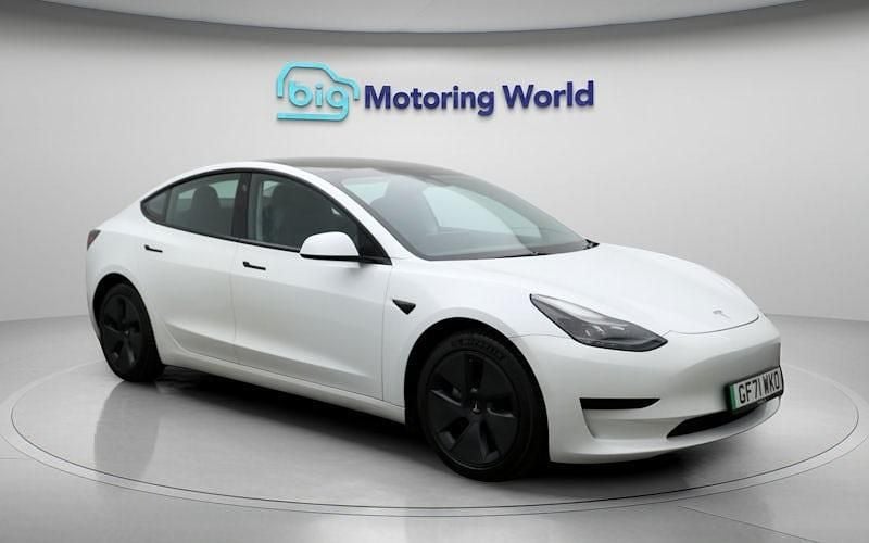 Used Tesla Model 3 Standard Range Plus 222 kW (302 HP) 2021 White Sedan