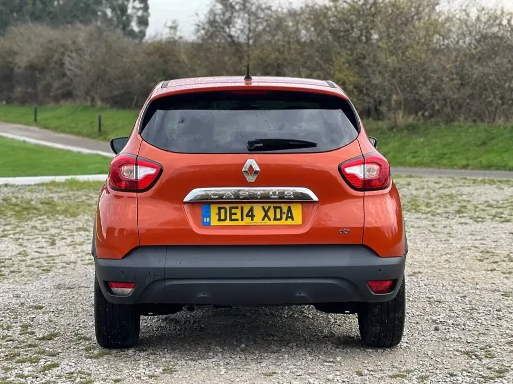 Used Renault Captur Dynamique 90 HP (66 kW) 2014 Orange SUV
