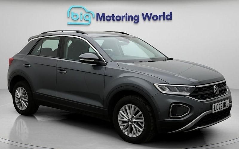 Used 2025 VW T-Roc Life SUV | £19,700 (Good price) - Image 1/4