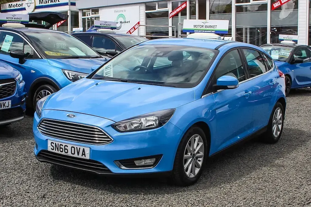 Used Ford Focus Titanium 125 HP (91 kW) 2016 Blue Hatchback