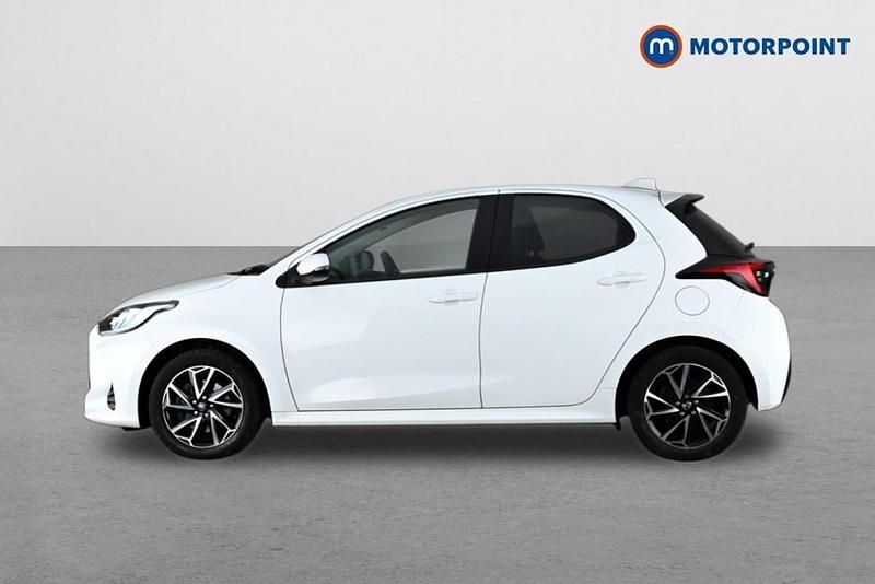 Used Toyota Yaris Hybrid Design 2023 White Hatchback