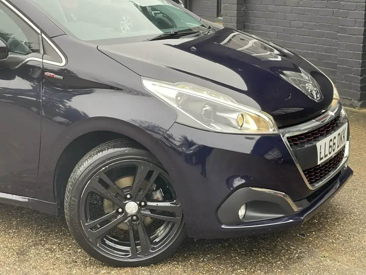 Used Peugeot 208 GT-line 110 HP (80 kW) 2016 Blue Hatchback