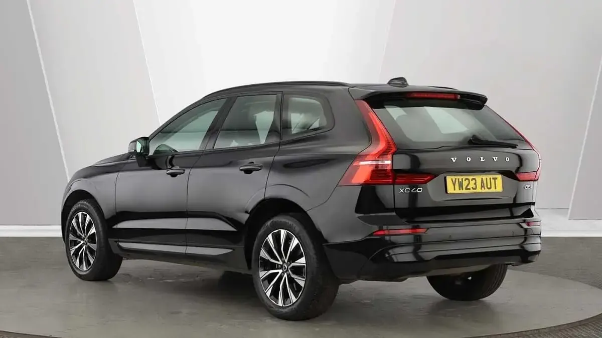 Used Volvo XC60 Core 250 HP (183 kW) 2023 Black SUV