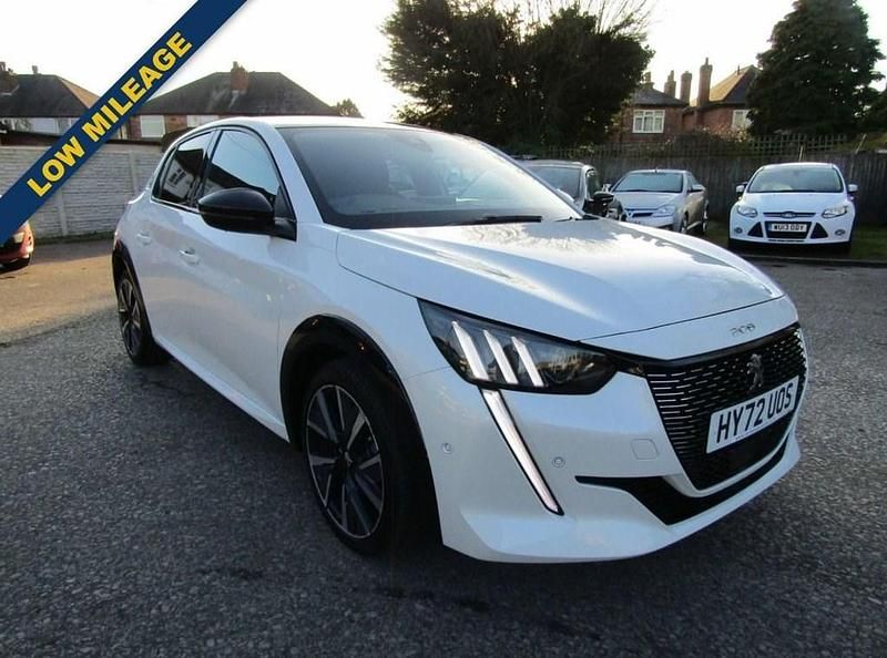 Used Peugeot 208 GT 100 HP (73 kW) 2022 White Hatchback