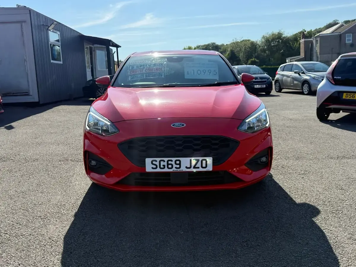 Used Ford Focus ST-Line X 120 HP (88 kW) 2019 Red Hatchback