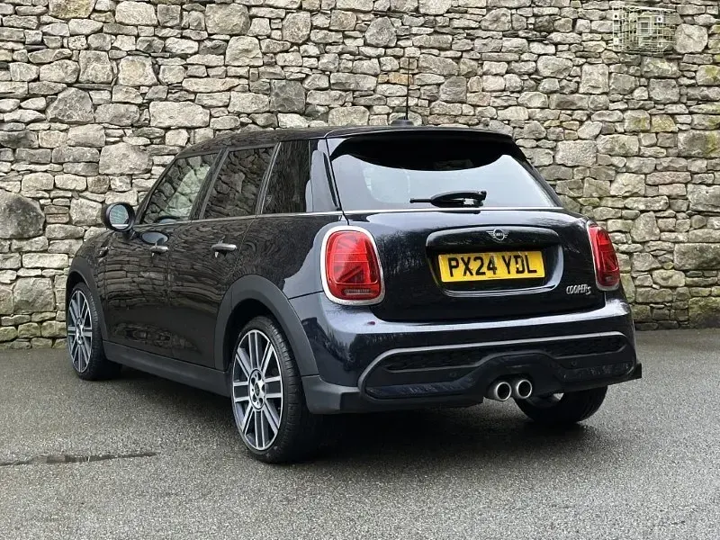 Gebraucht Mini Cooper S Exclusive 176 PS (129 kW) 2024 Schwarz Kleinwagen