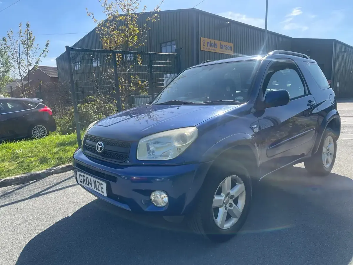Used Toyota RAV4 147 HP (108 kW) 2004 Blue SUV