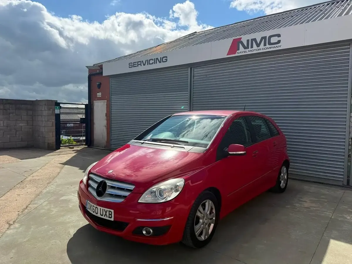 Used Mercedes B200 SE 2010 Red MPV