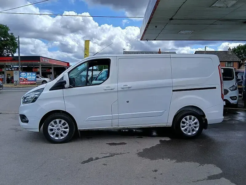 Used Ford Transit Custom Limited 130 HP (95 kW) 2022 White Van