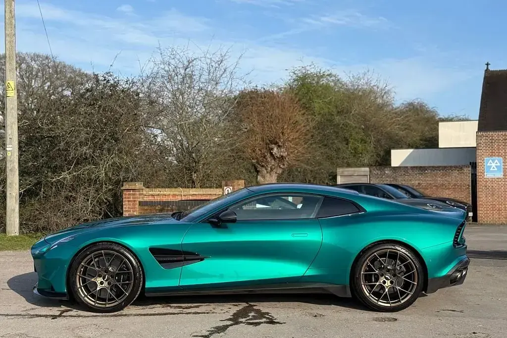 Used Aston Martin Vanquish 835 HP (614 kW) 2025 Green Coupe