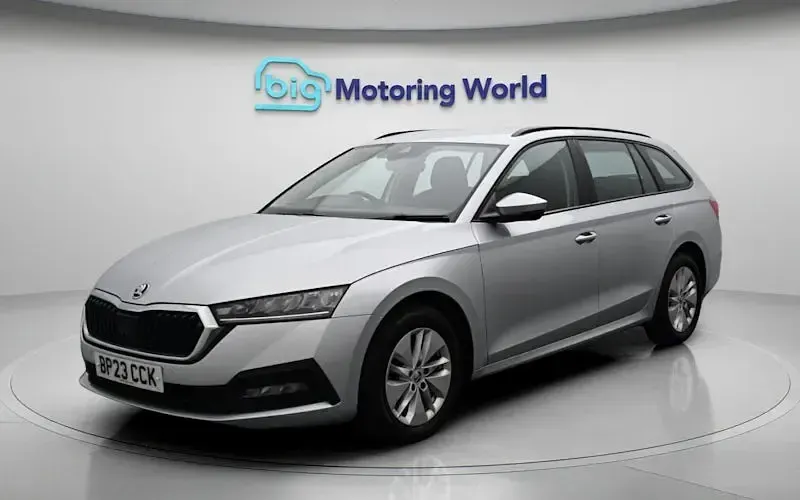 Used Skoda Octavia SE Technology 116 HP (85 kW) 2023 Silver Estate