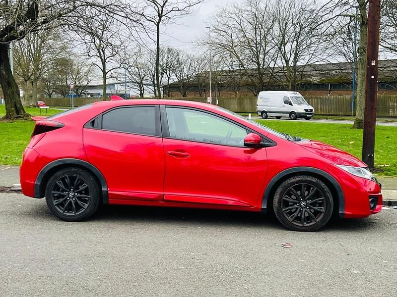 Used Honda Civic Sport 120 HP (88 kW) 2016 Red Hatchback