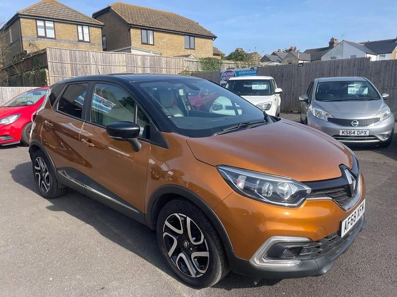 Used Renault Captur Iconic 90 HP (66 kW) 2018 Orange SUV