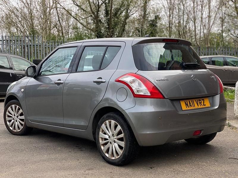 Usado Suzuki Swift SZ3 94 HP (69 kW) 2011 Cinzento Citadino