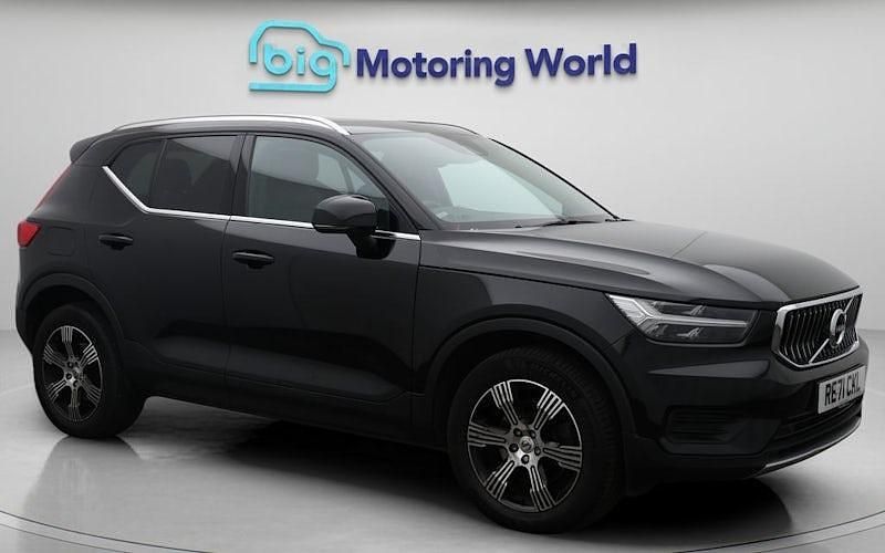 Used 2022 Volvo XC40 Inscription SUV | £24,300 (Good price) - Image 1/4