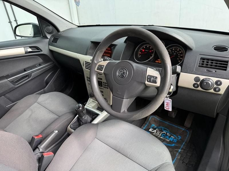 Used Vauxhall Astra Club 115 HP (84 kW) 2007 Blue Hatchback