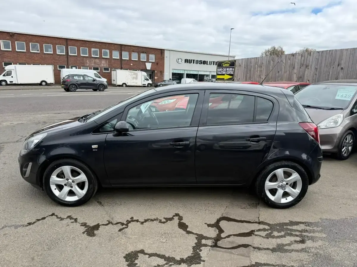 Begagnad Vauxhall Corsa 2015 Svart Halvkombi
