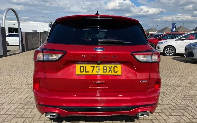 Używany Ford Kuga ST-Line X 190 KM (139 kW) 2023 Czerwony SUV