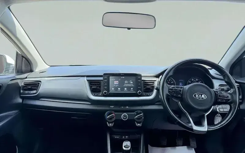 Used Kia Stonic 99 HP (72 kW) 2018 White SUV