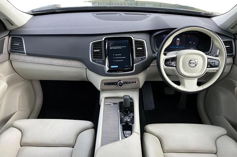 Begagnad Volvo XC90 Core 299 HK (219 kW) 2022 Svart SUV