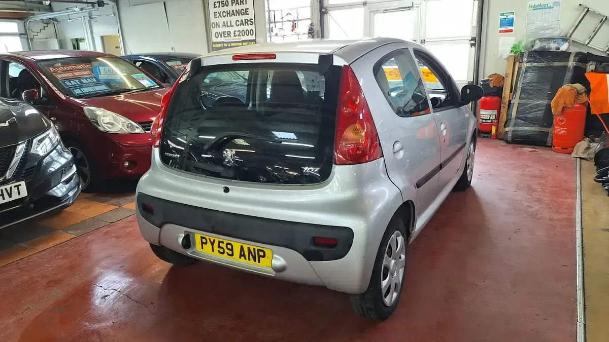 Used Peugeot 107 68 HP (50 kW) 2009 Silver Hatchback