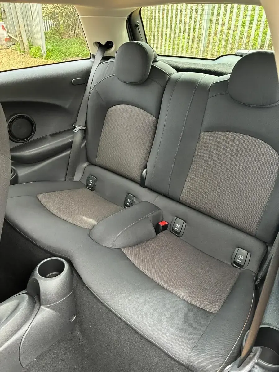 Usado Mini Cooper Hatch 136 HP (100 kW) 2018 Cinzento Citadino
