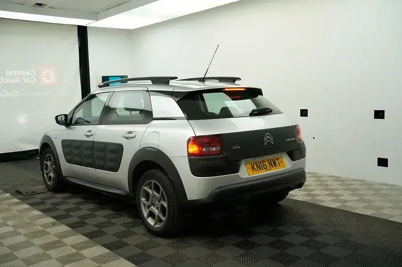 Used Citroën C4 Cactus Feel 100 HP (73 kW) 2016 Silver Hatchback