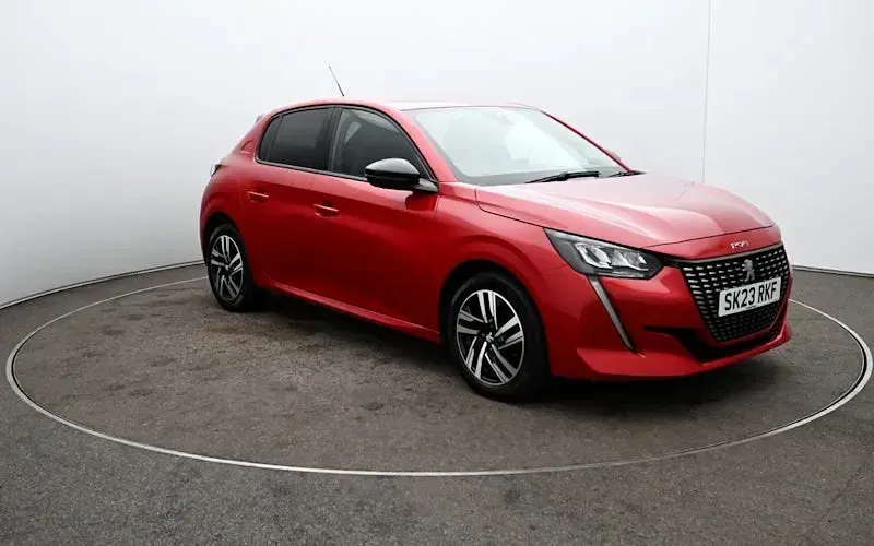 Second-hand Peugeot 208 Allure+ 102 CP (75 kW) 2023 Roșu Hatchback