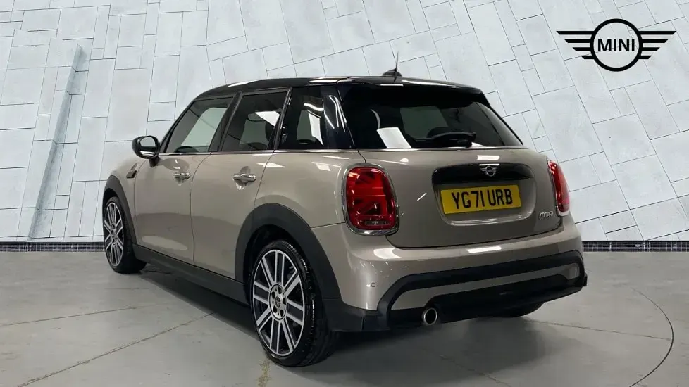 Used Mini Cooper Exclusive 134 HP (98 kW) 2021 Rooftop grey Hatchback