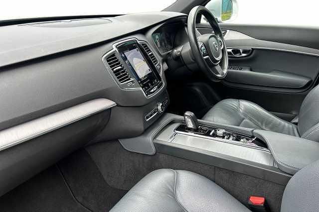 Used Volvo XC90 Momentum 232 HP (170 kW) 2021 SUV