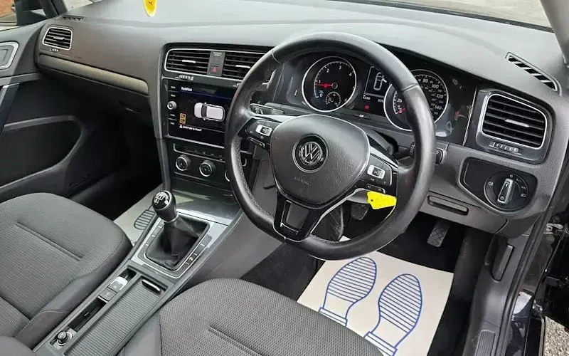 Używany VW Golf VII SE 116 KM (85 kW) 2018 Czarny Hatchback