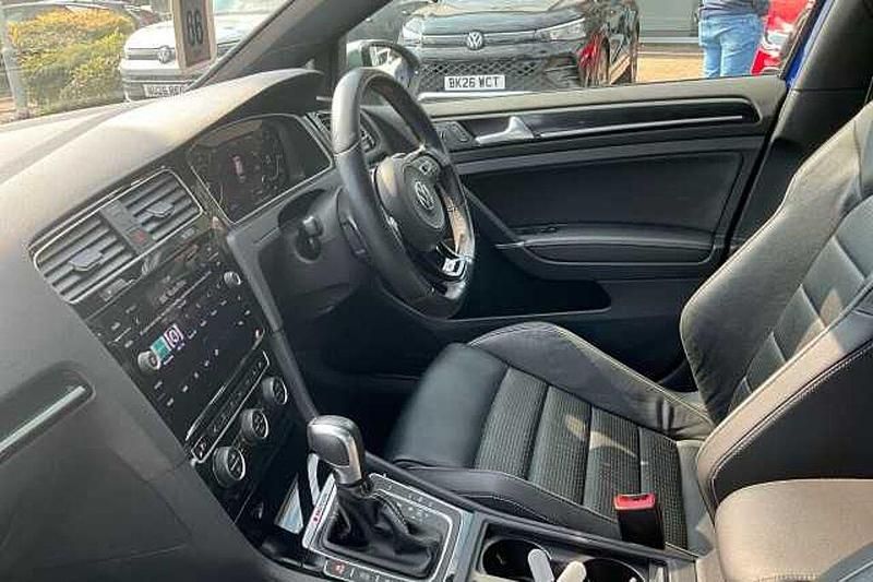 Begagnad VW Golf VII R 300 HK (220 kW) 2019 Blå Halvkombi