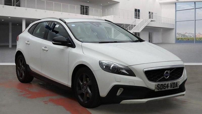 White Used 2014 Volvo V40 CC Estate | £6,995 (Fair price) - Image 1/3