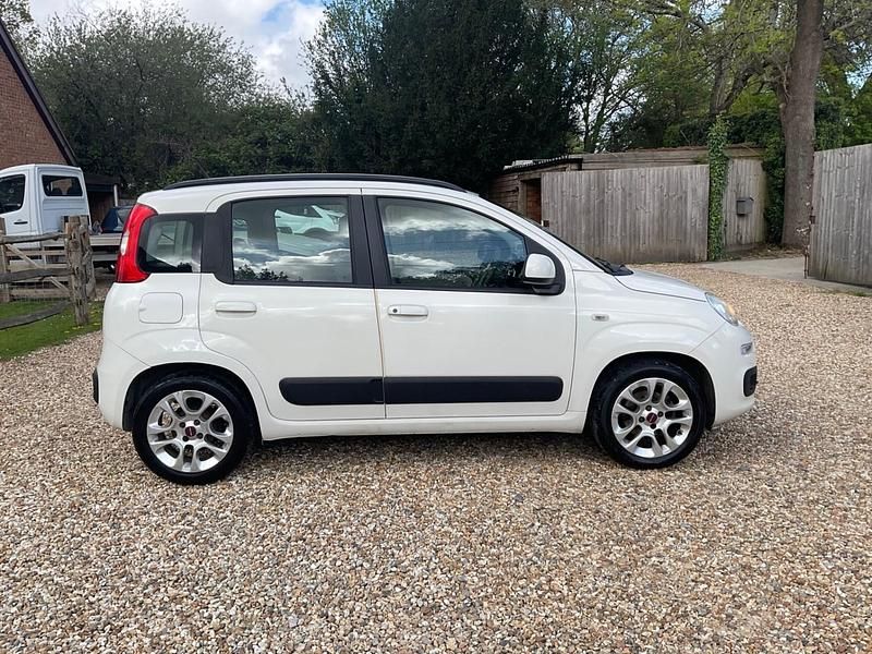 Używany Fiat Panda Lounge 69 KM (50 kW) 2012 Biały Hatchback