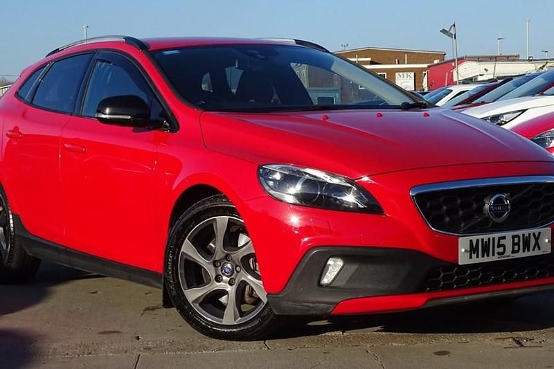 Used Volvo V40 CC 120 HP (88 kW) 2015 Estate