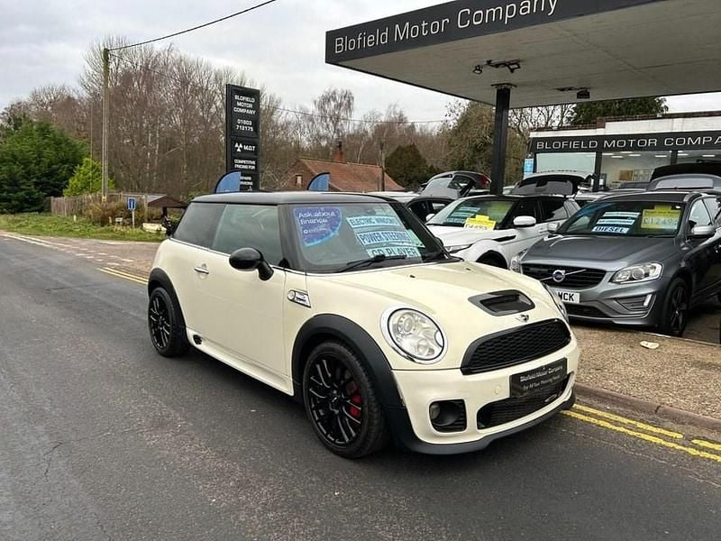 Used Mini John Cooper Works Hatch 209 HP (153 kW) 2010 White Hatchback
