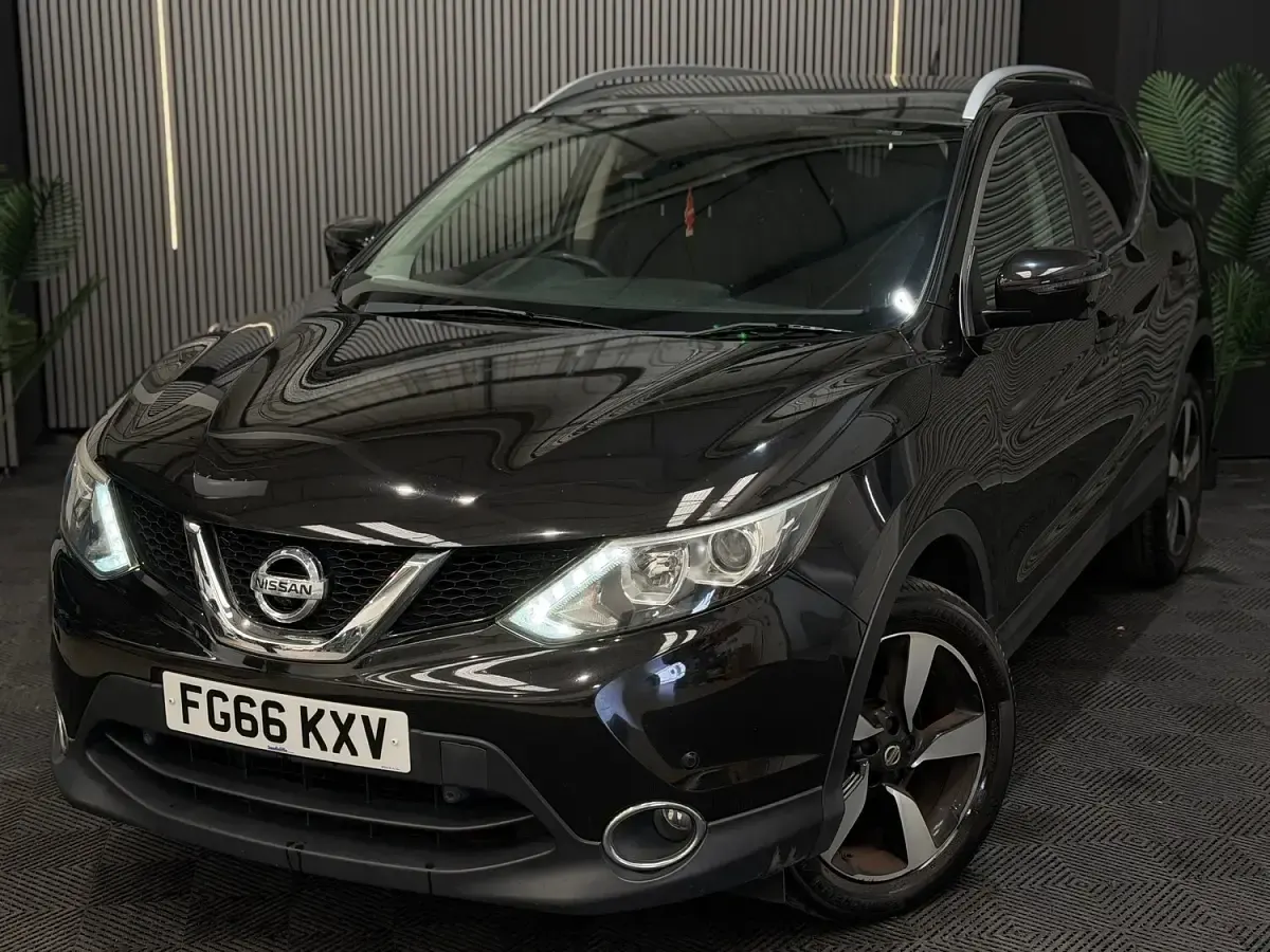 Used Nissan Qashqai N-Connecta 163 HP (119 kW) 2016 Black SUV