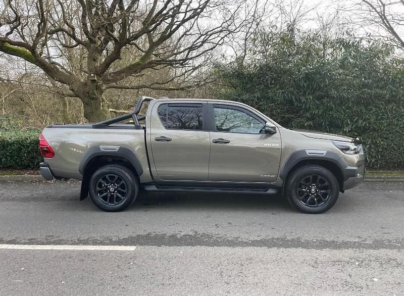 Usado Toyota HiLux 204 CV (150 kW) 2025 Marrón Pickup/Camioneta