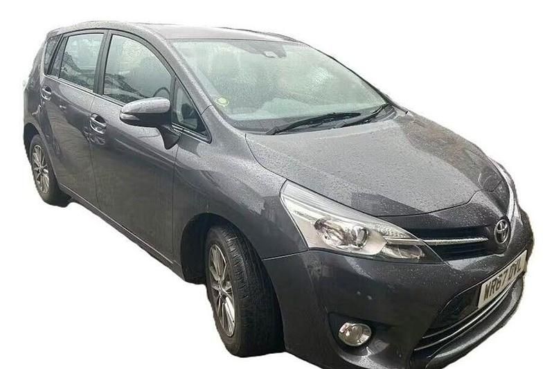 Used Toyota Verso Multidrive S 147 HP (108 kW) 2017 Grey MPV