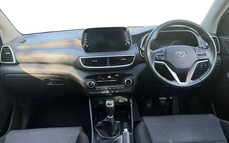 Used Hyundai Tucson SE 132 HP (97 kW) 2021 White SUV
