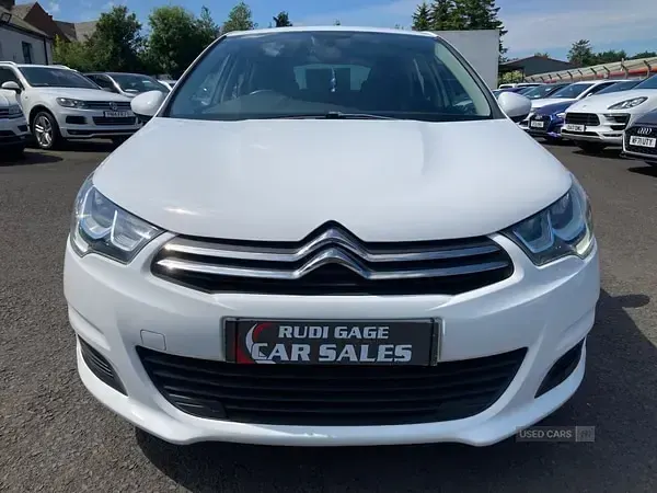 Used Citroën C4 Feel 100 HP (73 kW) 2017 White Hatchback