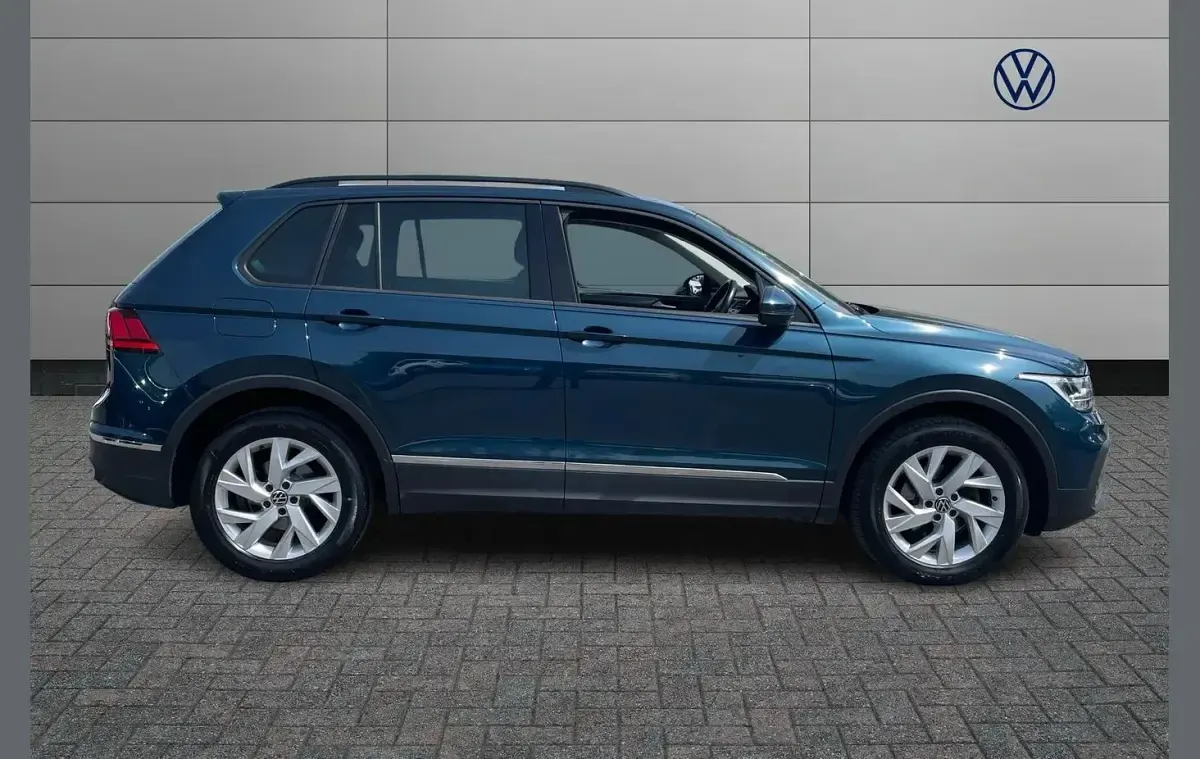 Used VW Tiguan Life 150 HP (110 kW) 2023 Blue SUV