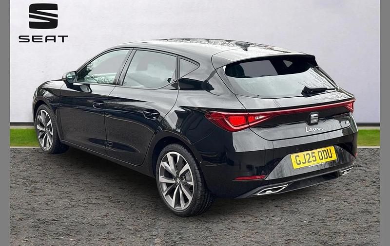 New Seat Leon FR Sport 147 HP (108 kW) 2025 Black Hatchback