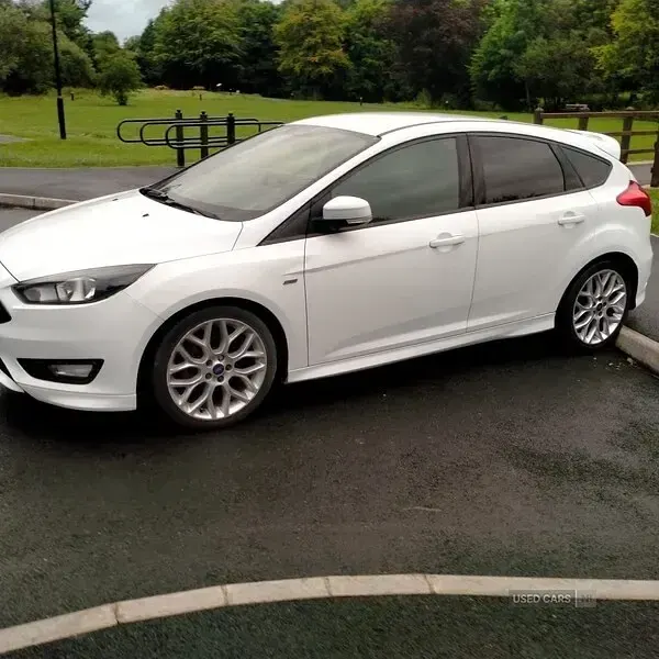 Used Ford Focus ST-Line 120 HP (88 kW) 2017 White Hatchback
