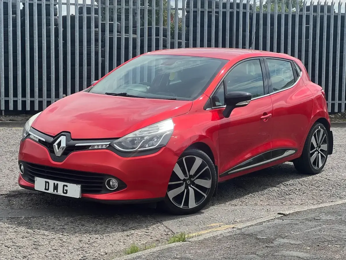 Used Renault Clio Dynamique 90 HP (66 kW) 2016 Red Hatchback