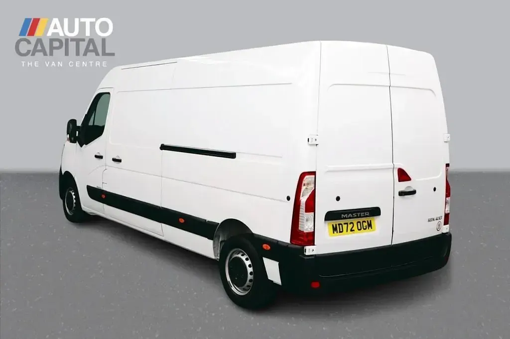 Used Renault Master Business 135 HP (99 kW) 2022 White MPV