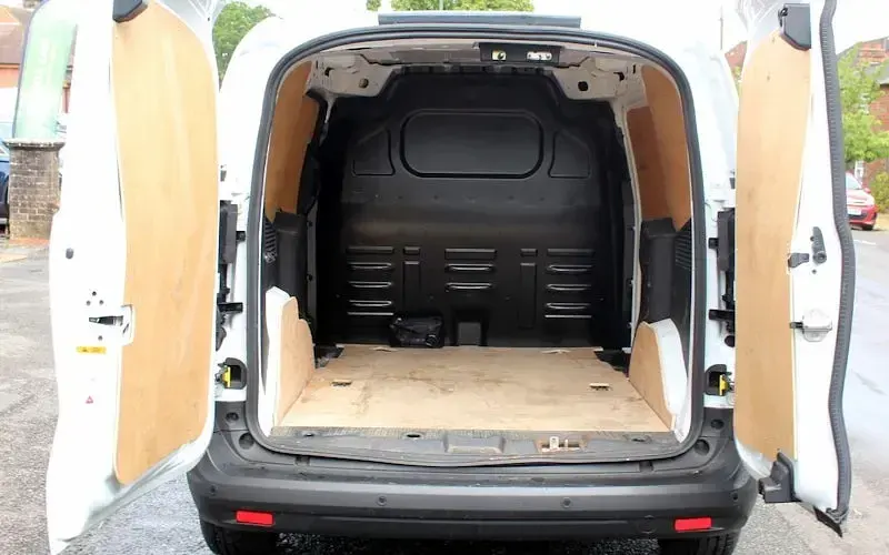 Used Ford Transit Courier Limited 125 HP (91 kW) 2024 White Van