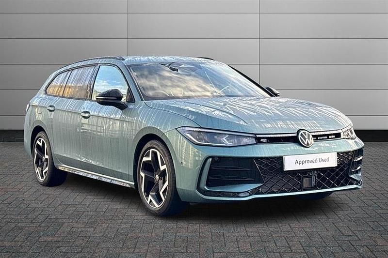 Used VW Passat R-line 150 HP (110 kW) 2025 Mariposit green Estate